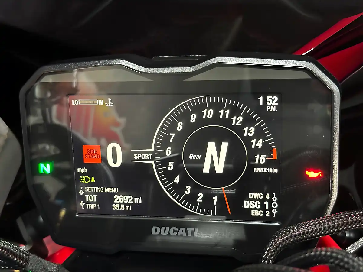 Used 2021 Ducati Streetfighter V4S Red - Interior and Exterior details 3
