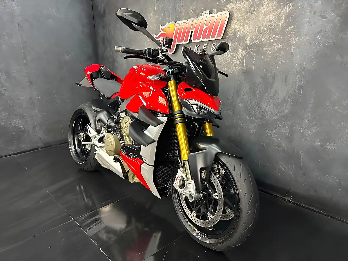 Used 2021 Ducati Streetfighter V4S Red - Interior and Exterior details 4