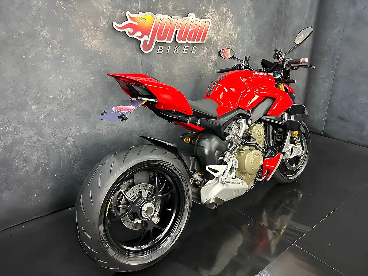 Used 2021 Ducati Streetfighter V4S Red - Interior and Exterior details 6