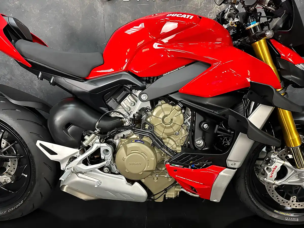 Used 2021 Ducati Streetfighter V4S Red - Interior and Exterior details 8