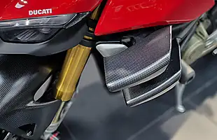 Used 2021 Ducati Streetfighter V4S S - Interior and Exterior details 4