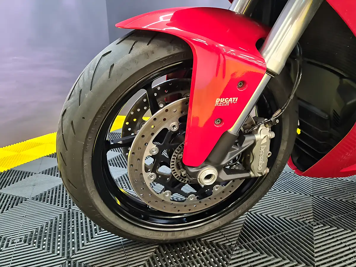 Used 2021 Ducati Supersport 950 Standard Red - Interior and Exterior details 17