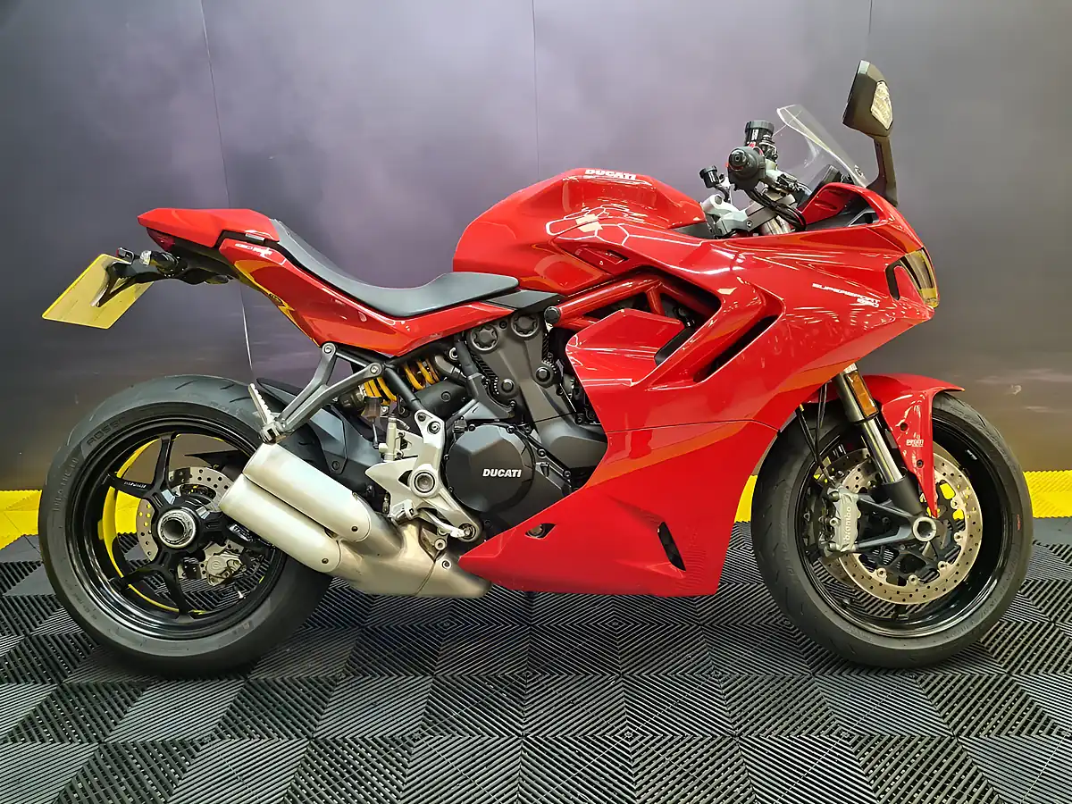 Used 2021 Ducati Supersport 950 Standard Red - Interior and Exterior details 2
