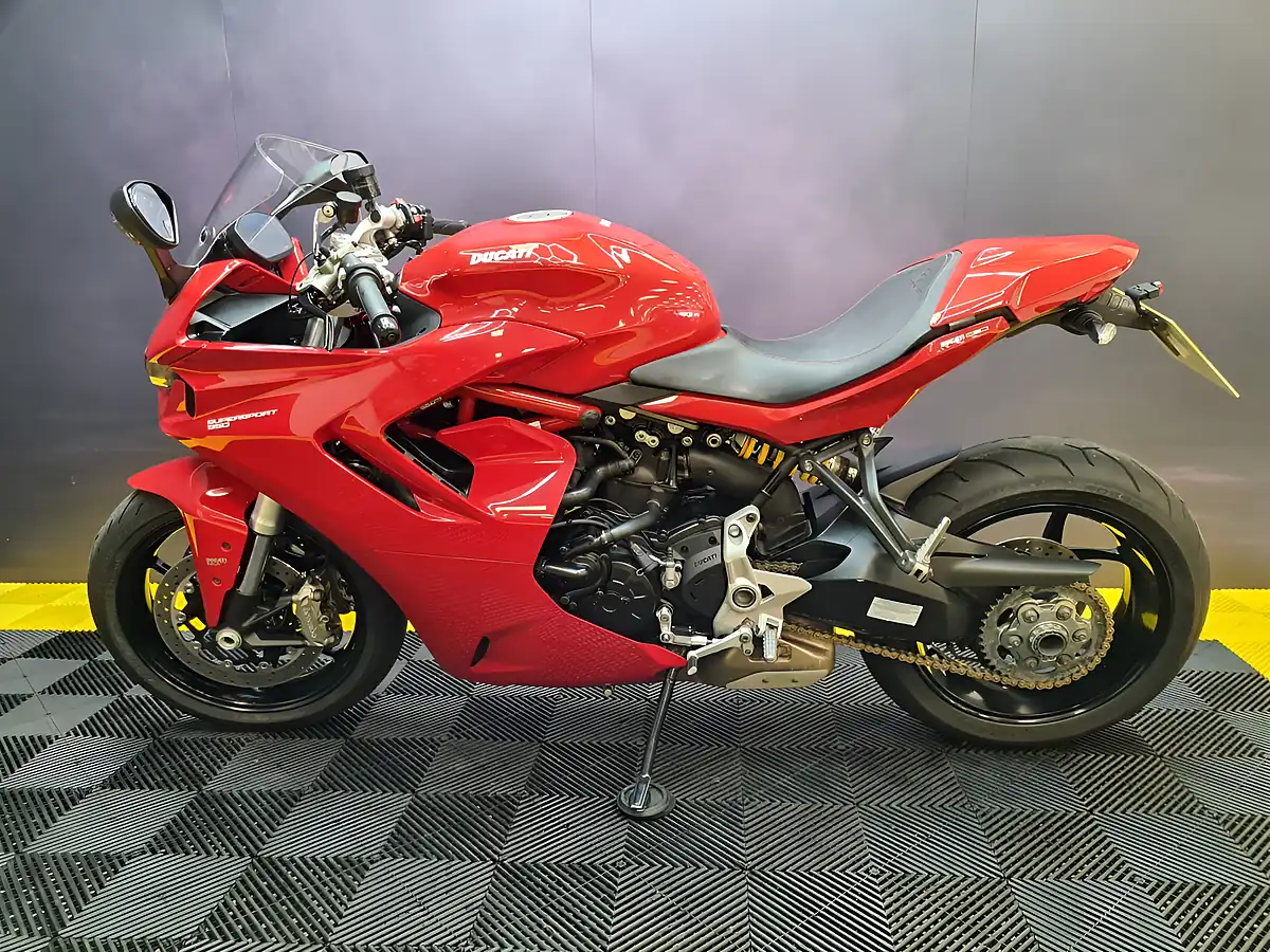 Used 2021 Ducati Supersport 950 Standard Red - Interior and Exterior details 3