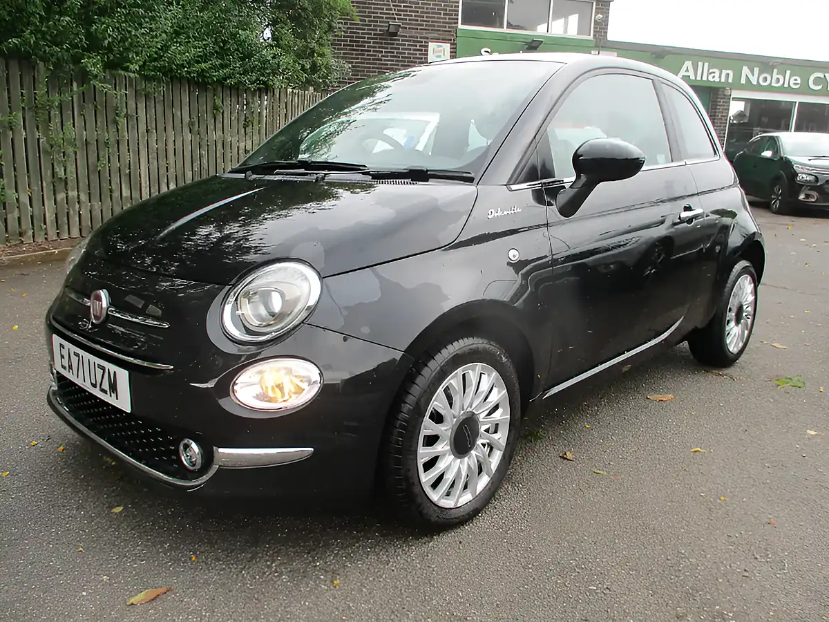 Used 2021 Fiat 500 Dolcevita Crossover Black - Front View