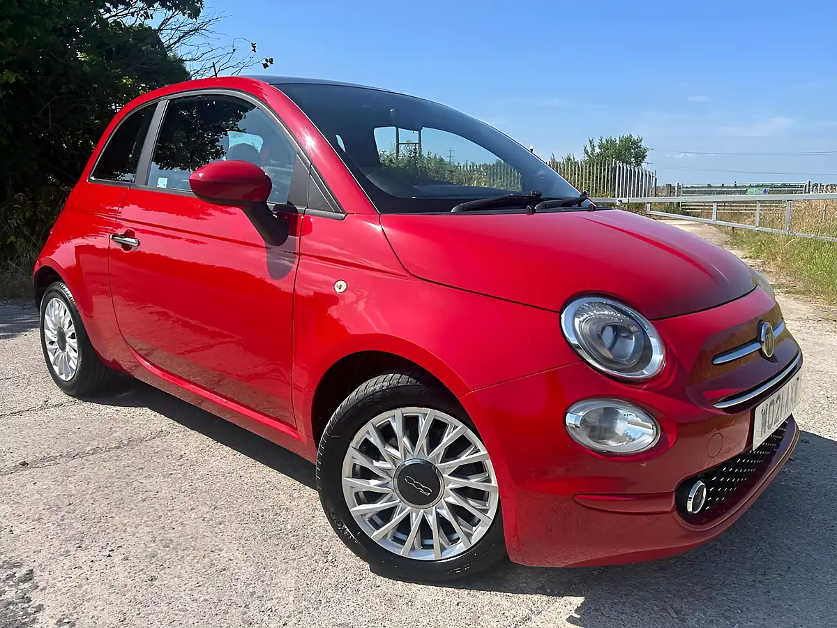 Used 2021 Fiat 500 Lounge Red - Front View