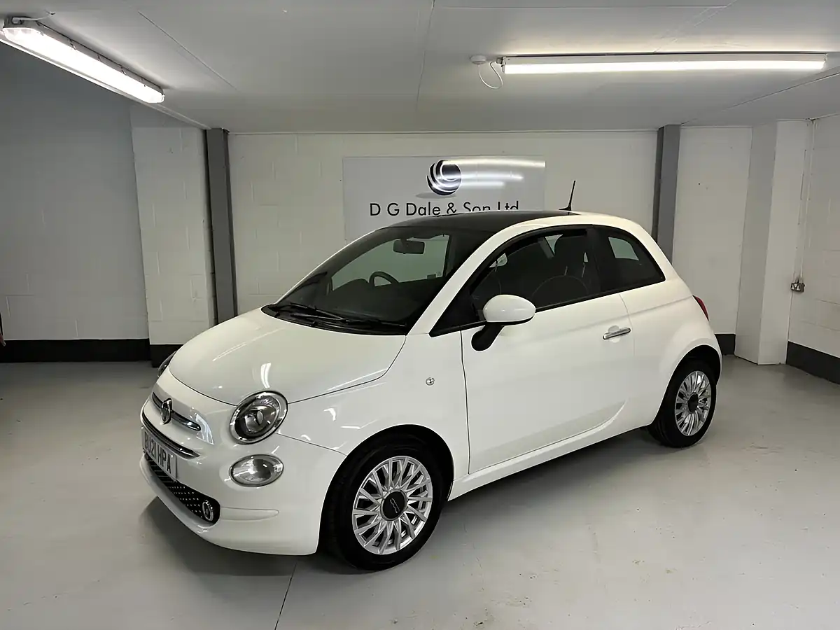 Used 2021 Fiat 500 Lounge White - Front View