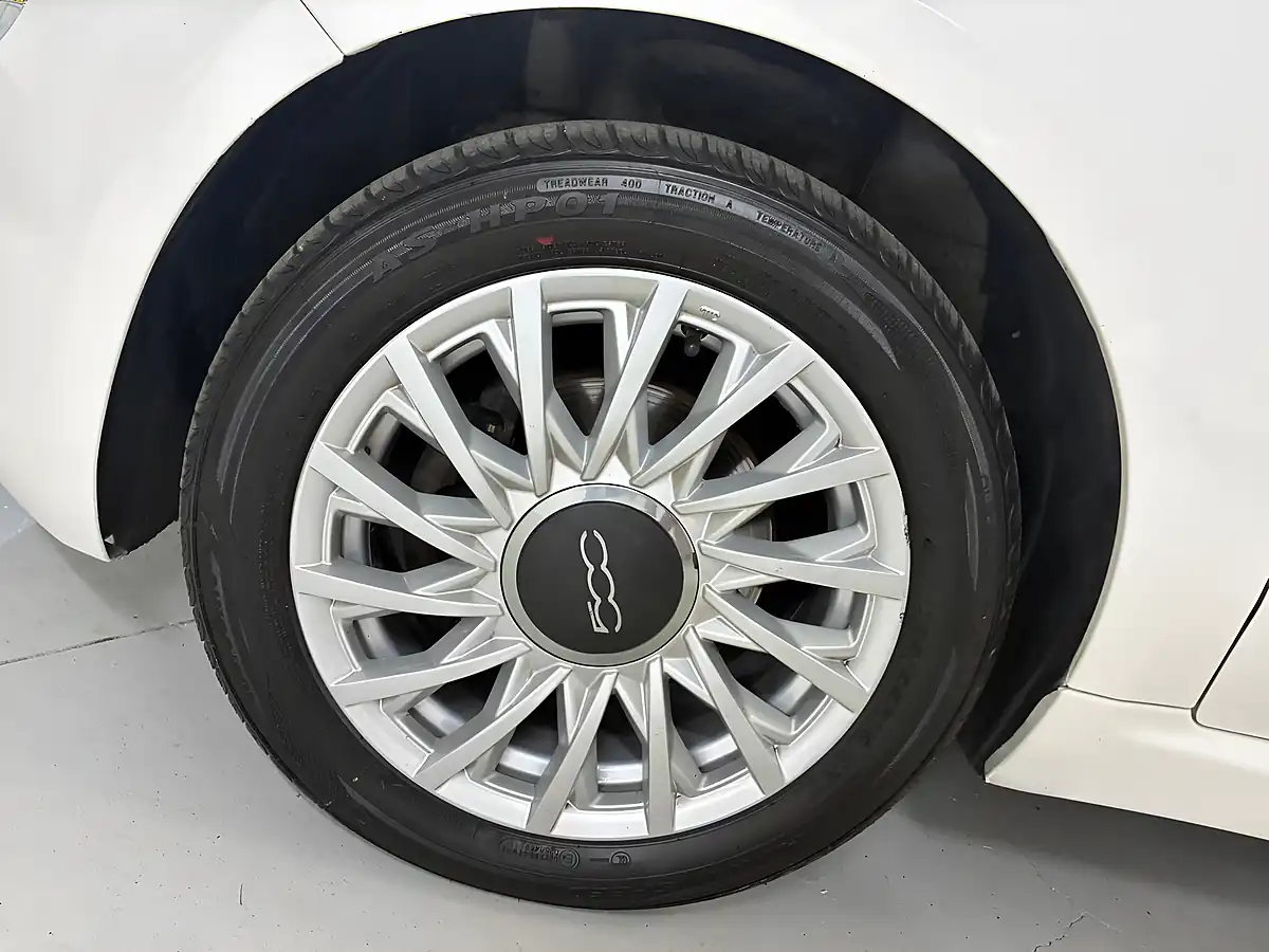 Used 2021 Fiat 500 Lounge White - Interior and Exterior details 10