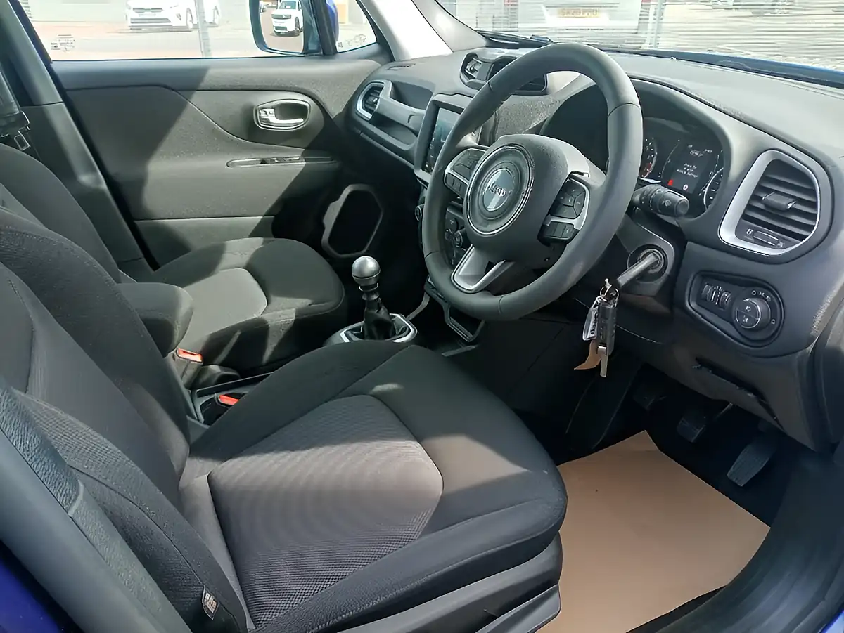 Used 2021 Fiat 500 Sport Bossa Nova White - Interior and Exterior details 10