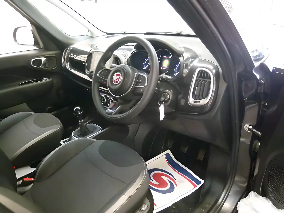 Used 2021 Fiat 500L Cross Grey - Interior and Exterior details 13