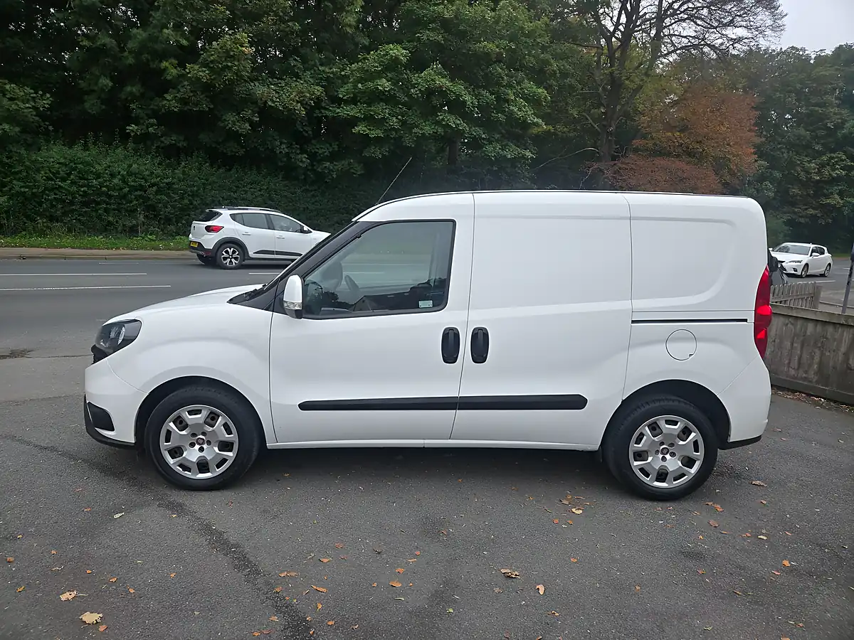 Used 2021 Fiat Doblo Tecnico White - Interior and Exterior details 4