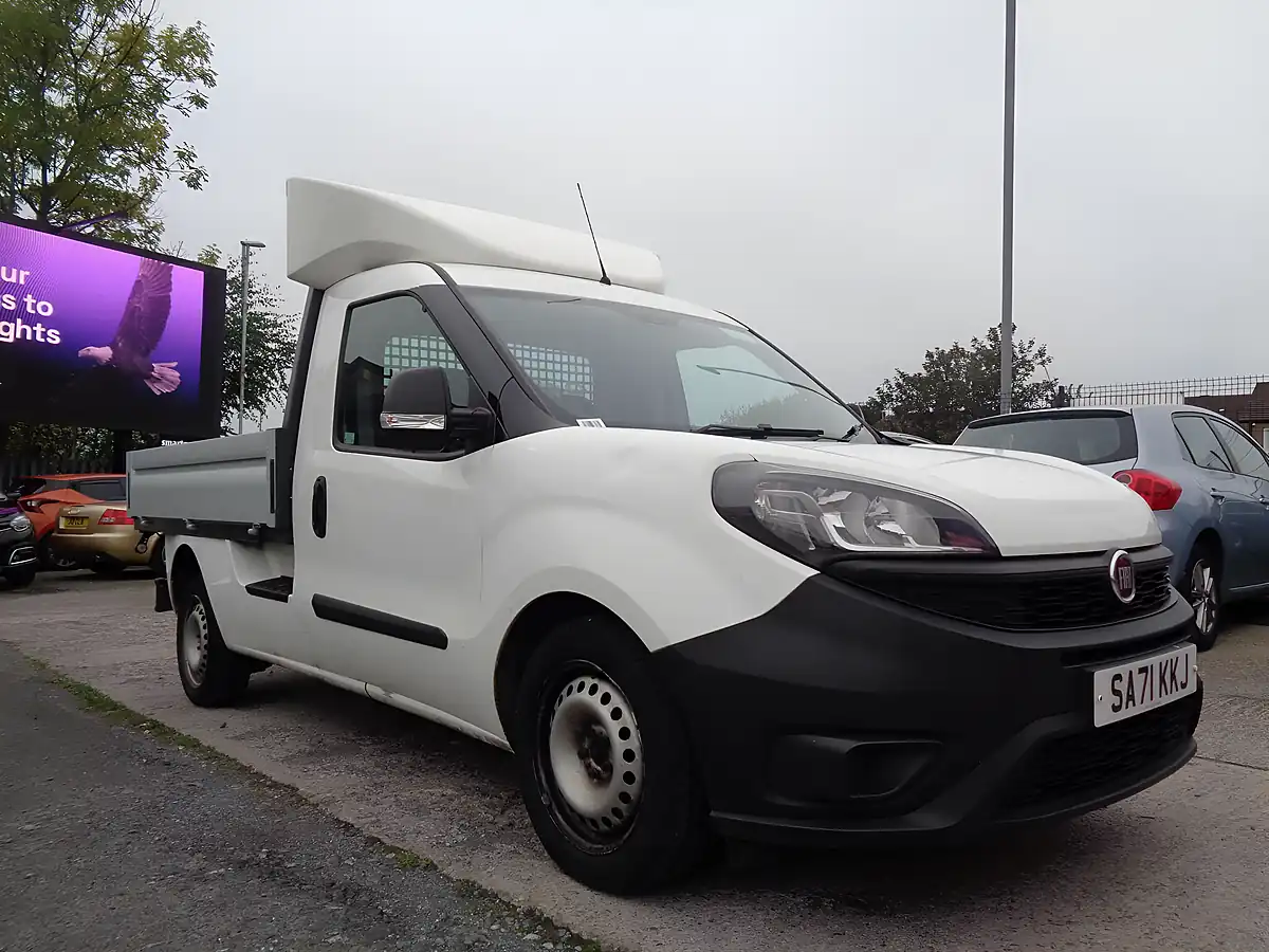 Used 2021 Fiat Doblo Work Up L2 White - Front View