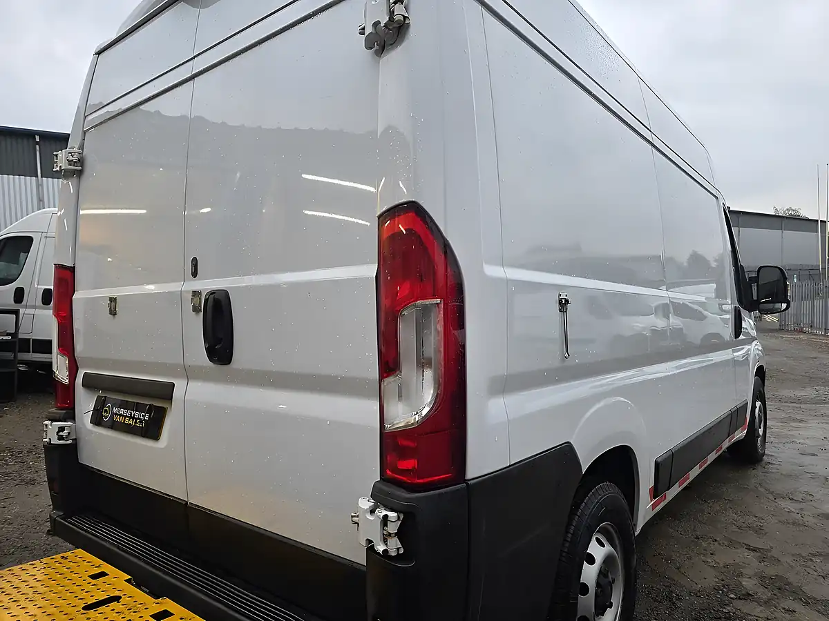 Used 2021 Fiat Ducato 35 Maxi White - Interior and Exterior details 9