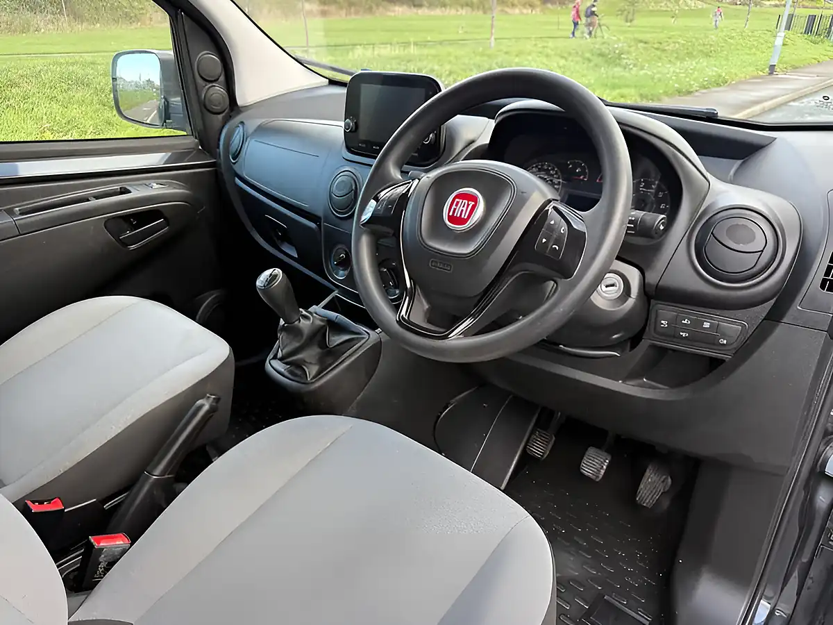 Used 2021 Fiat Fiorino Tecnico Black - Interior and Exterior details 11