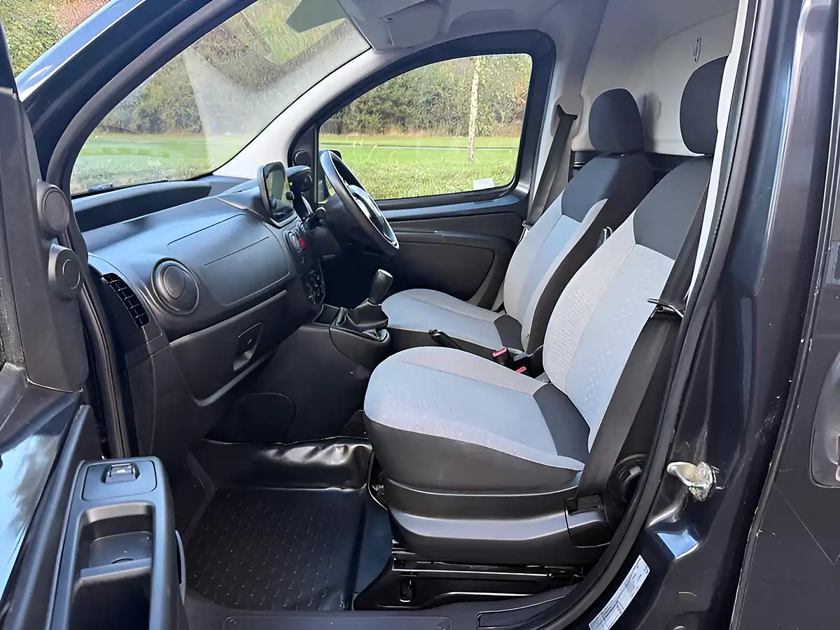 Used 2021 Fiat Fiorino Tecnico Black - Interior and Exterior details 6