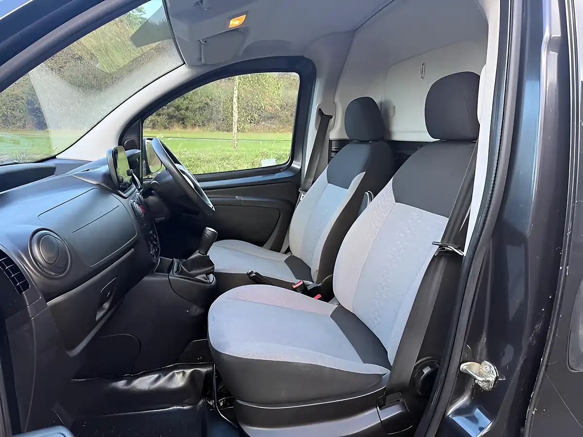 Used 2021 Fiat Fiorino Tecnico Black - Interior and Exterior details 8