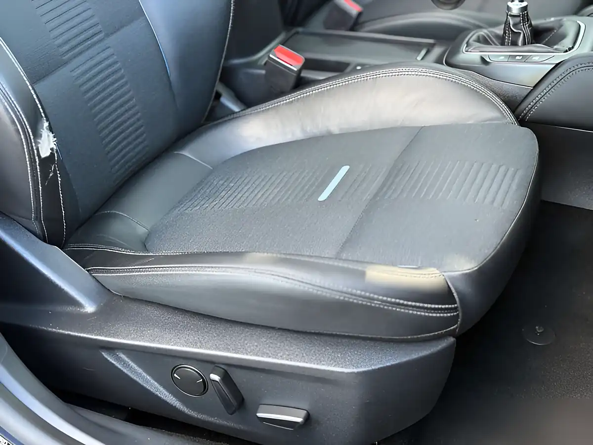 Used 2021 Ford Focus Active X Chrome Blue - Interior and Exterior details 11