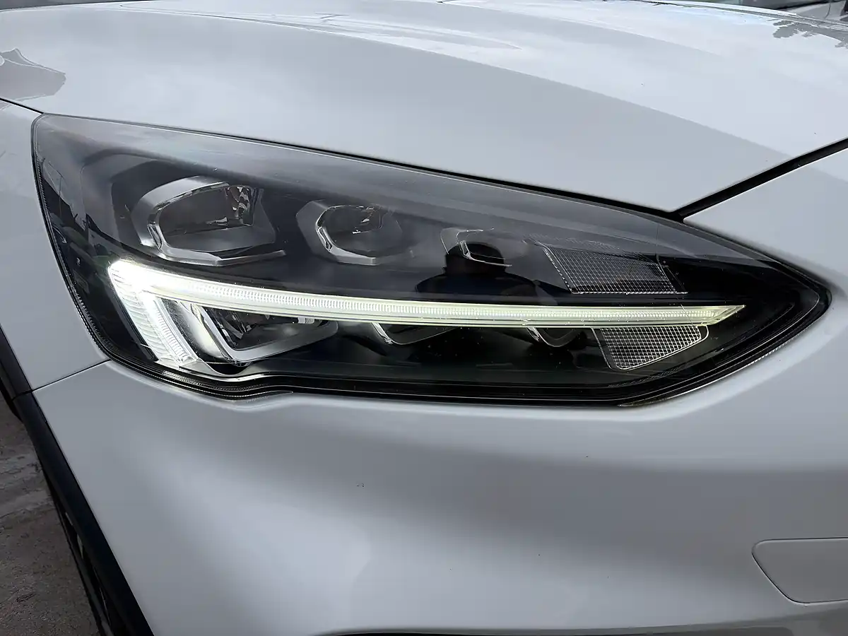 Used 2021 Ford Focus Active X Frozen White - Interior and Exterior details 5