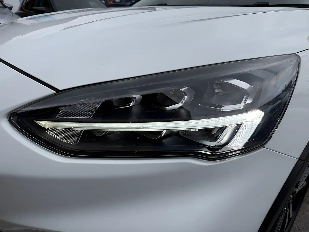 Used 2021 Ford Focus Active X Frozen White - Interior and Exterior details 9