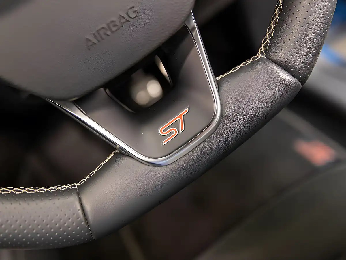Used 2021 Ford Focus ST Blue - Interior and Exterior details 13