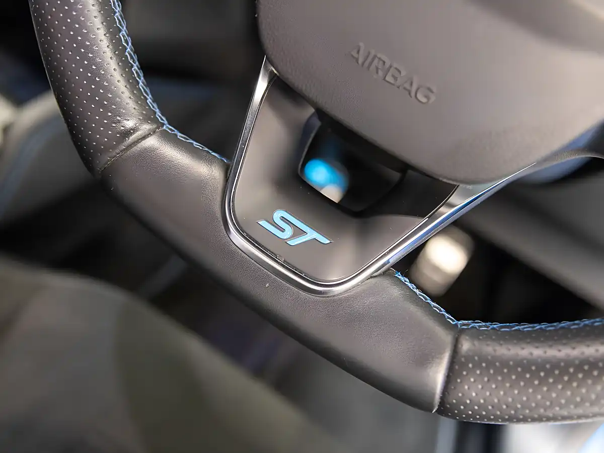 Used 2021 Ford Focus ST Edition Azura Blue - Interior and Exterior details 12