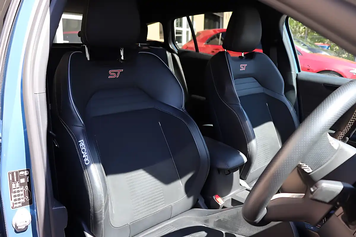 Used 2021 Ford Focus ST Ford Performance Blue - Interior and Exterior details 7