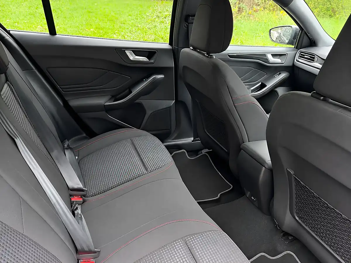 Used 2021 Ford Focus ST-Line Black - Interior and Exterior details 12