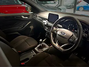Used 2021 Ford Focus ST-Line Blue - Interior and Exterior details 12