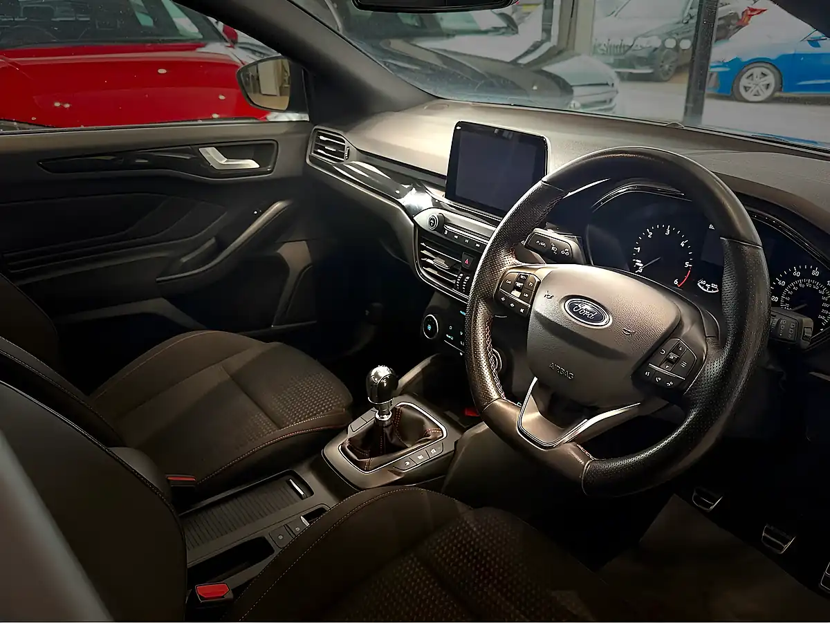 Used 2021 Ford Focus ST-Line Blue - Interior and Exterior details 12