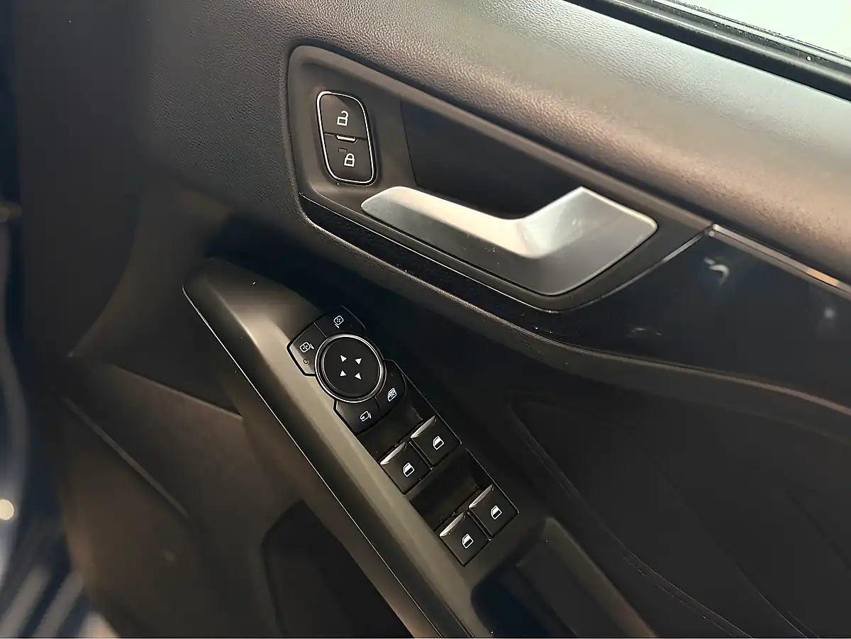 Used 2021 Ford Focus ST-Line Blue - Interior and Exterior details 13