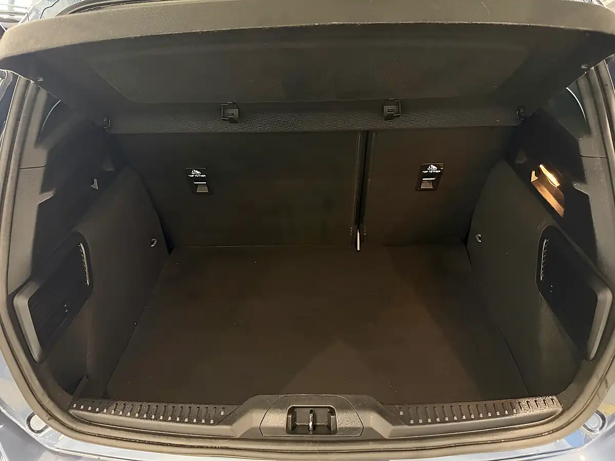 Used 2021 Ford Focus ST-Line Blue - Interior and Exterior details 20