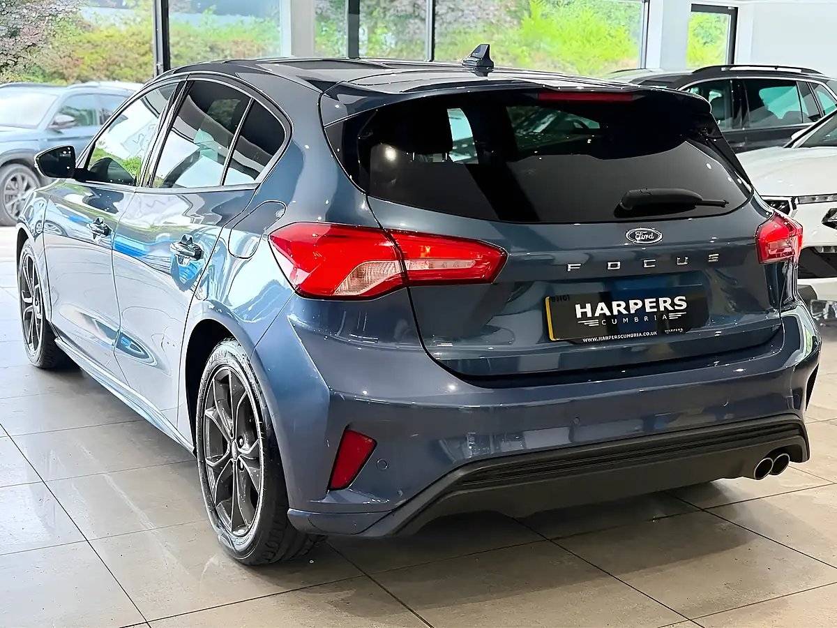 Used 2021 Ford Focus ST-Line Blue - Interior and Exterior details 5