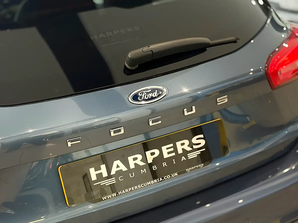 Used 2021 Ford Focus ST-Line Blue - Interior and Exterior details 7