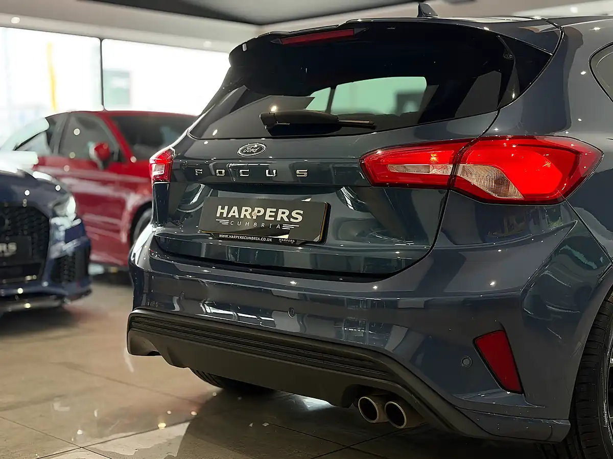 Used 2021 Ford Focus ST-Line Blue - Interior and Exterior details 8