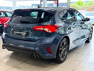 Used 2021 Ford Focus ST-Line Blue - Interior and Exterior details 9
