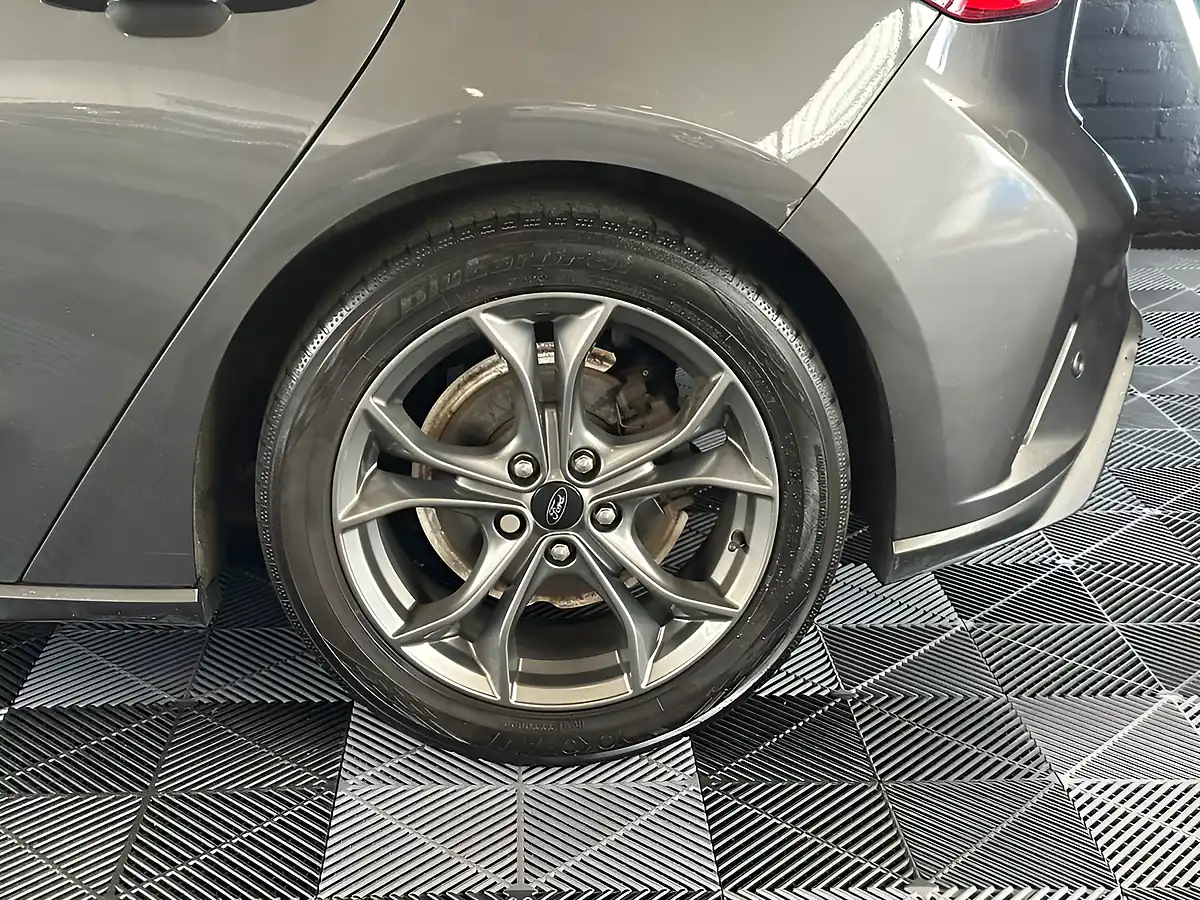 Used 2021 Ford Focus ST-Line Grey - Interior and Exterior details 4
