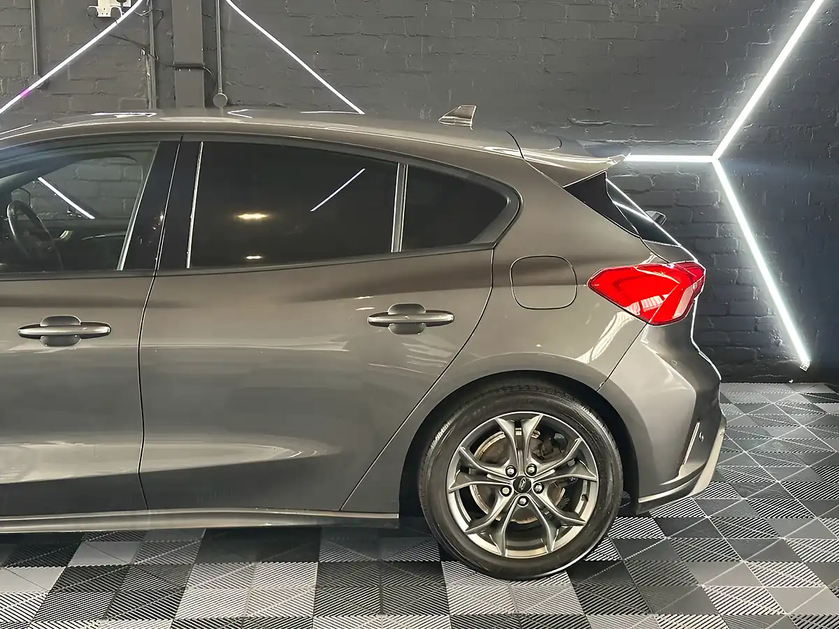 Used 2021 Ford Focus ST-Line Grey - Interior and Exterior details 7