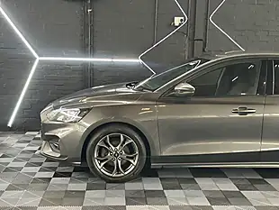 Used 2021 Ford Focus ST-Line Grey - Interior and Exterior details 8