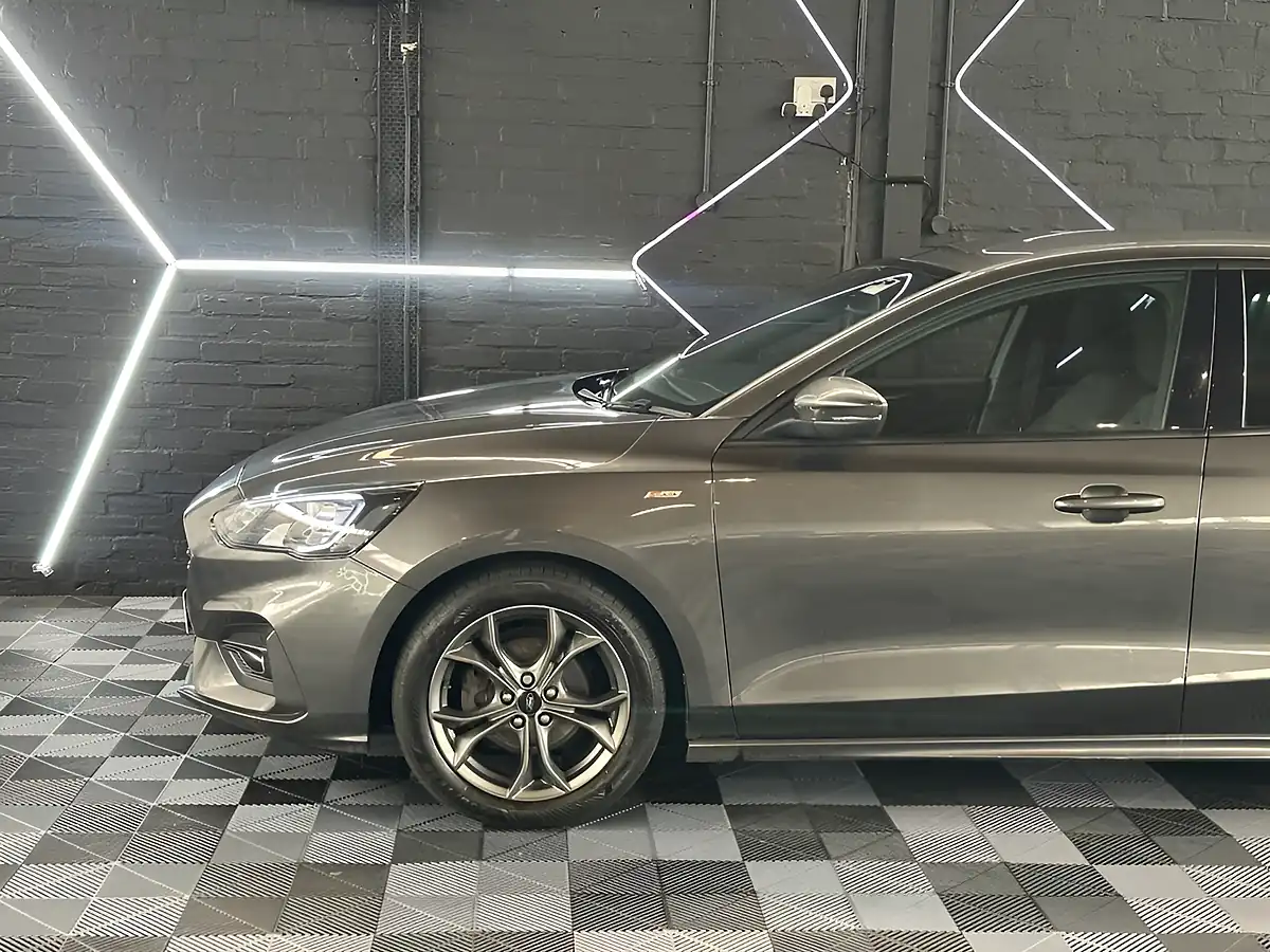 Used 2021 Ford Focus ST-Line Grey - Interior and Exterior details 8