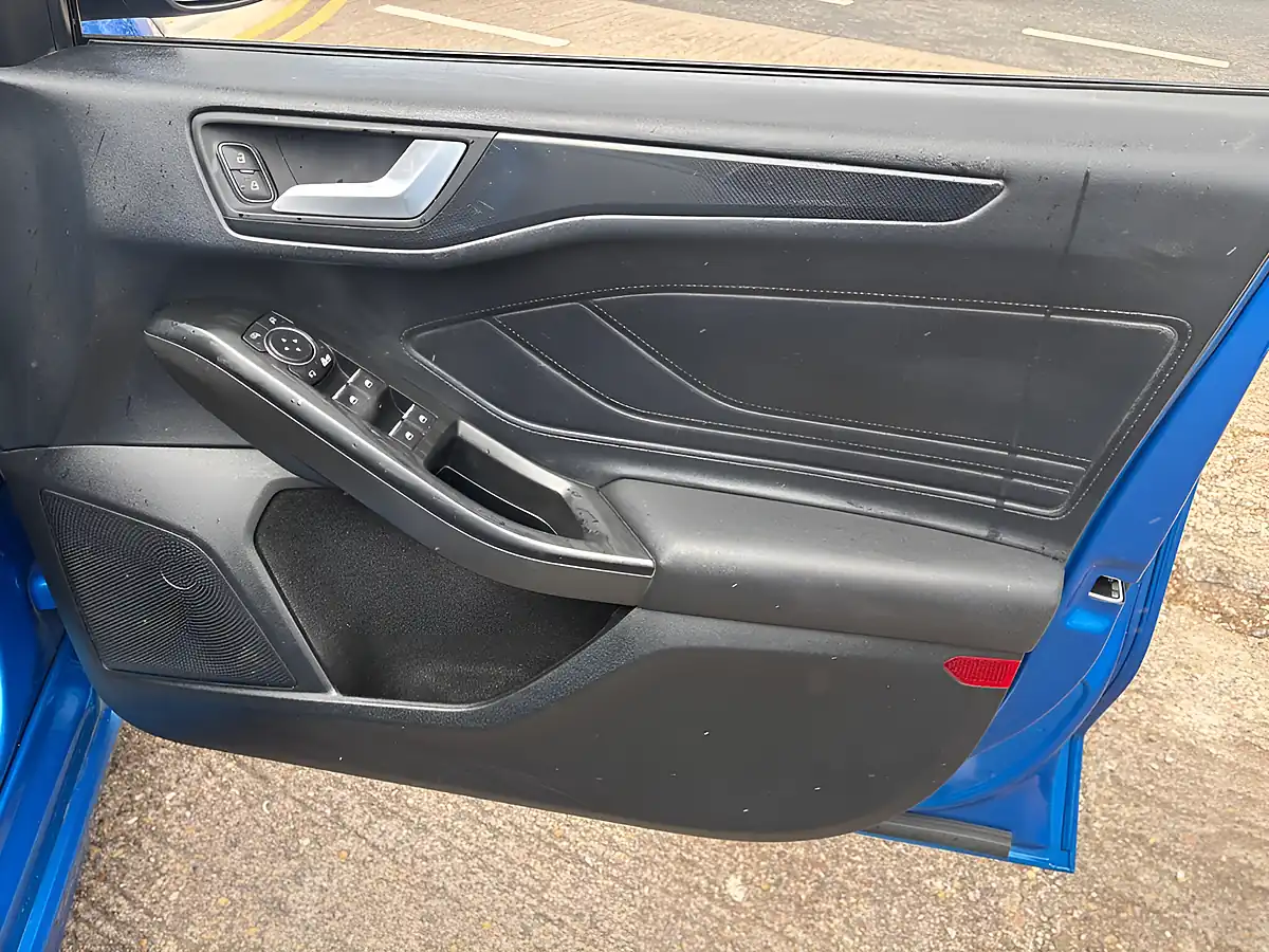 Used 2021 Ford Focus ST-Line X Blue - Interior and Exterior details 17