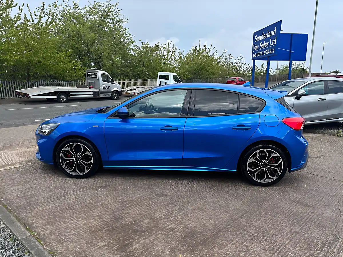 Used 2021 Ford Focus ST-Line X Blue - Interior and Exterior details 6