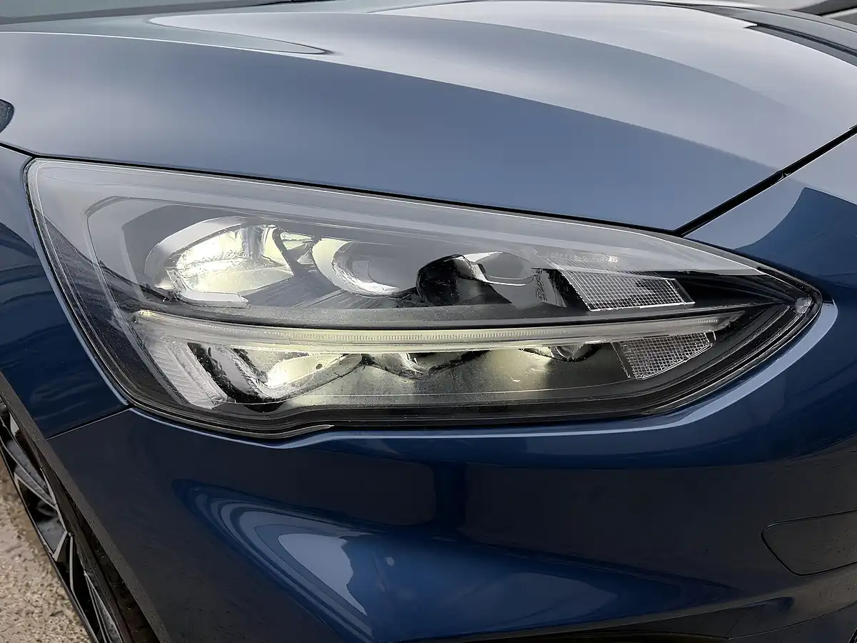 Used 2021 Ford Focus ST-Line X Blue - Interior and Exterior details 5