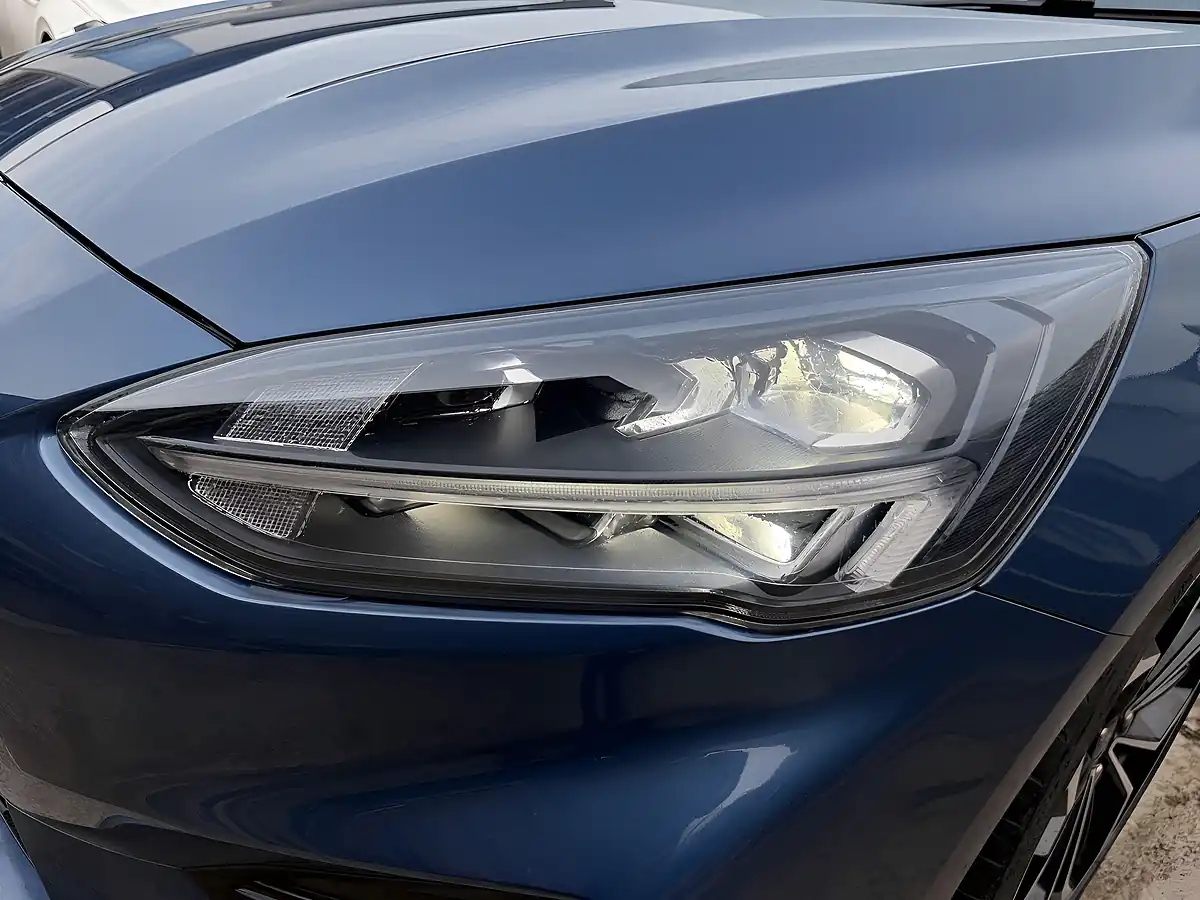 Used 2021 Ford Focus ST-Line X Blue - Interior and Exterior details 9