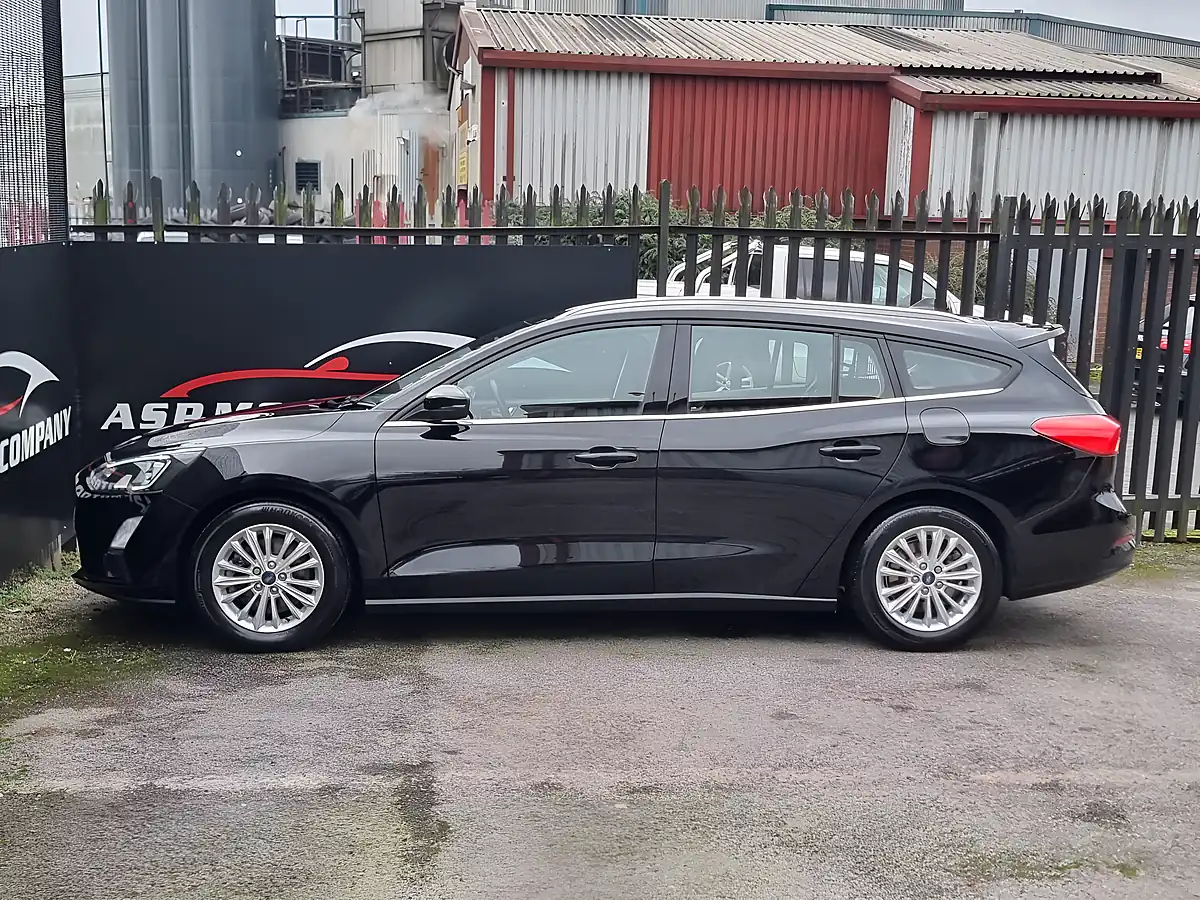 Used 2021 Ford Focus Titanium Black - Interior and Exterior details 4