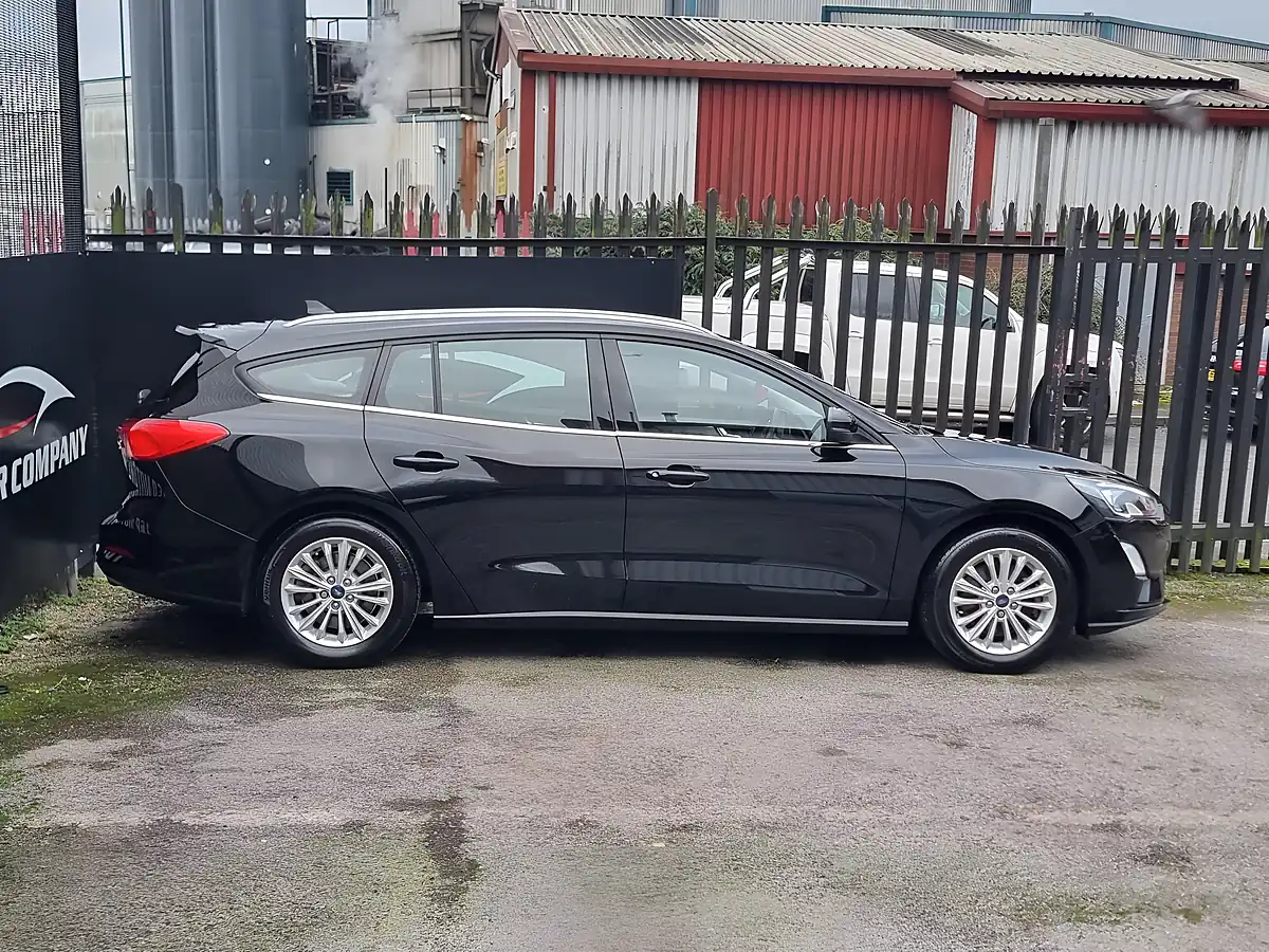 Used 2021 Ford Focus Titanium Black - Interior and Exterior details 5