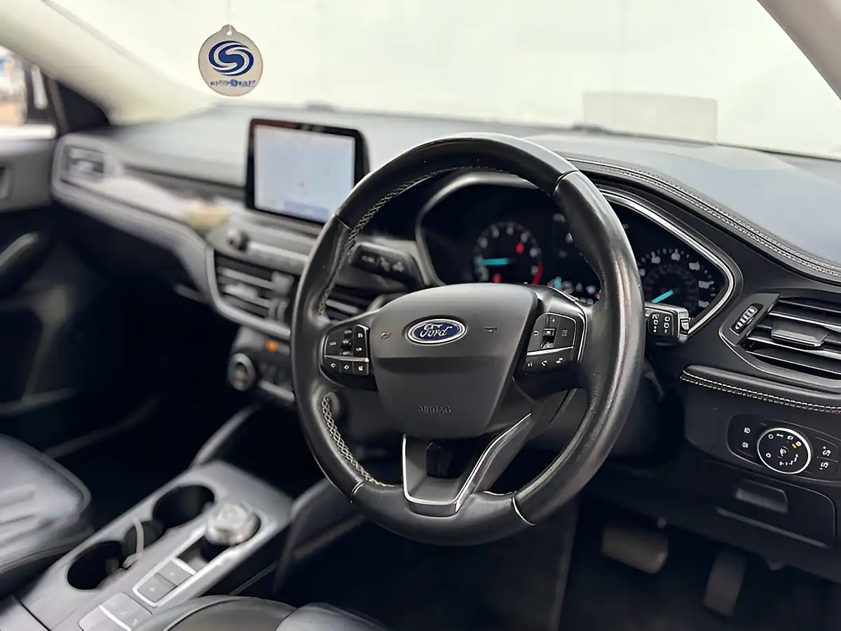Used 2021 Ford Focus Vignale Frozen White - Interior and Exterior details 16