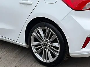 Used 2021 Ford Focus Vignale Frozen White - Interior and Exterior details 17