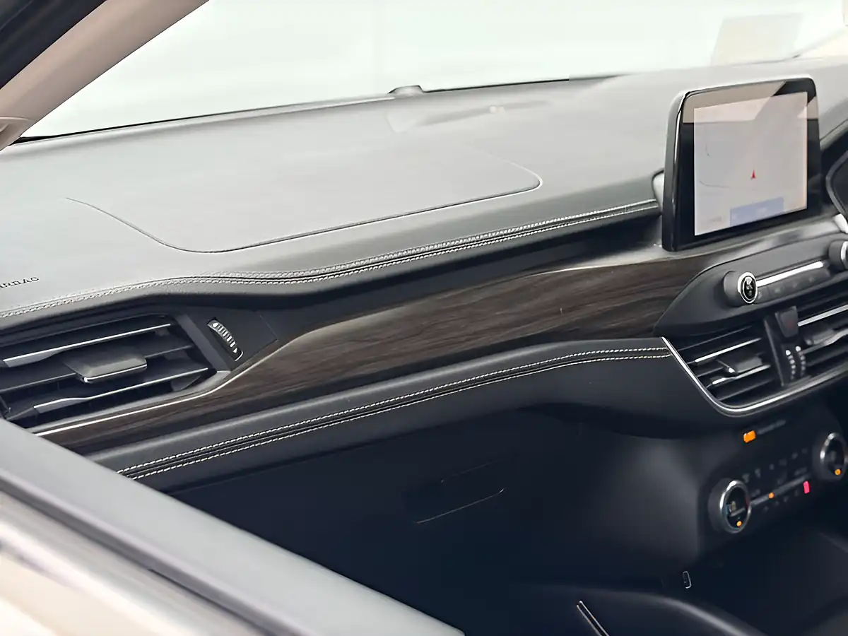 Used 2021 Ford Focus Vignale Frozen White - Interior and Exterior details 20