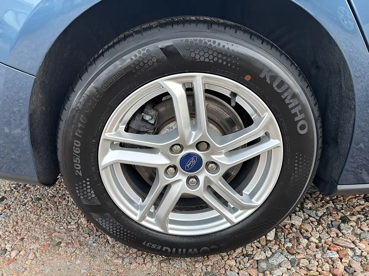 Used 2021 Ford Focus Zetec Blue - Interior and Exterior details 16