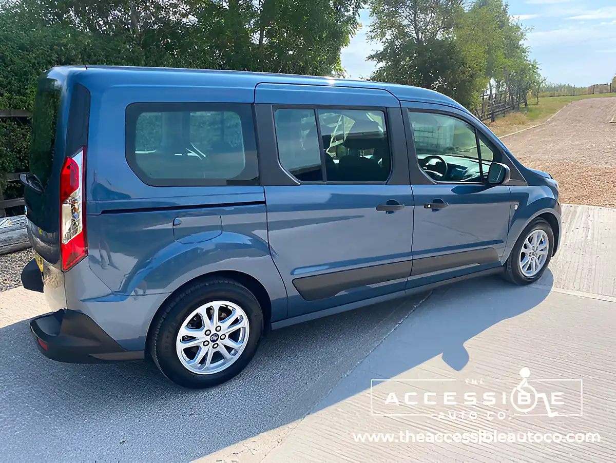 Used 2021 Ford Grand Tourneo Connect Zetec Grand Tourneo Blue - Interior and Exterior details 3